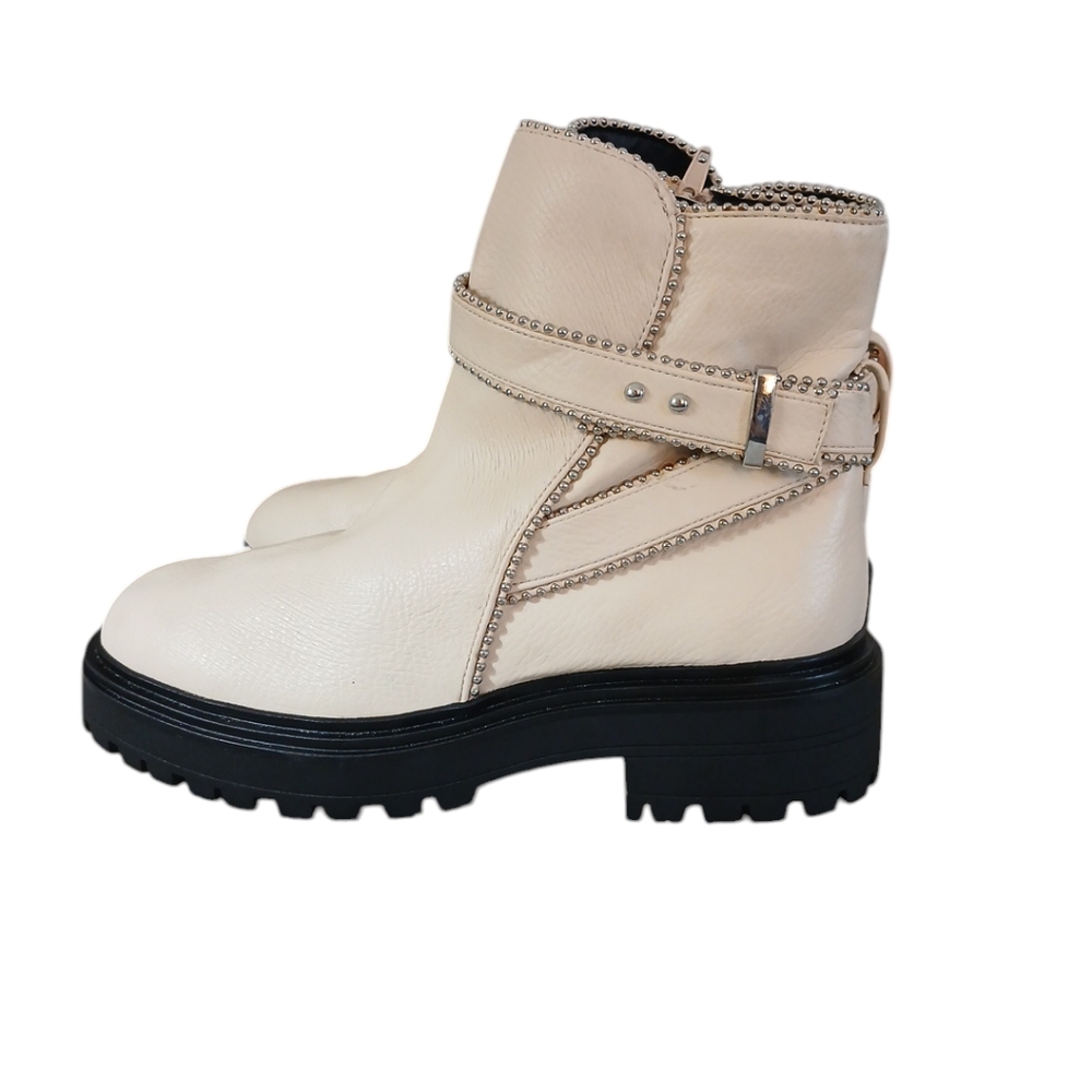 NEW ASOS Winter White Chunky Ankle Boot Lug Sole Booties size 8 - Picture 5 of 11